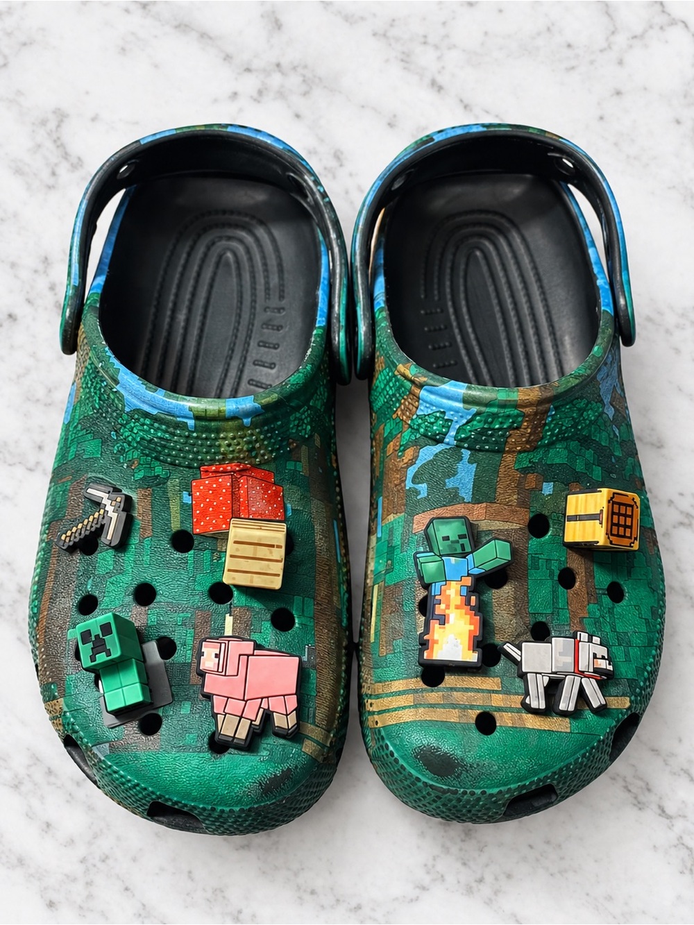 CROCS Kids MINECRAFT collab Green/Blue Pixel Camo Clog Sandals with jibbitz